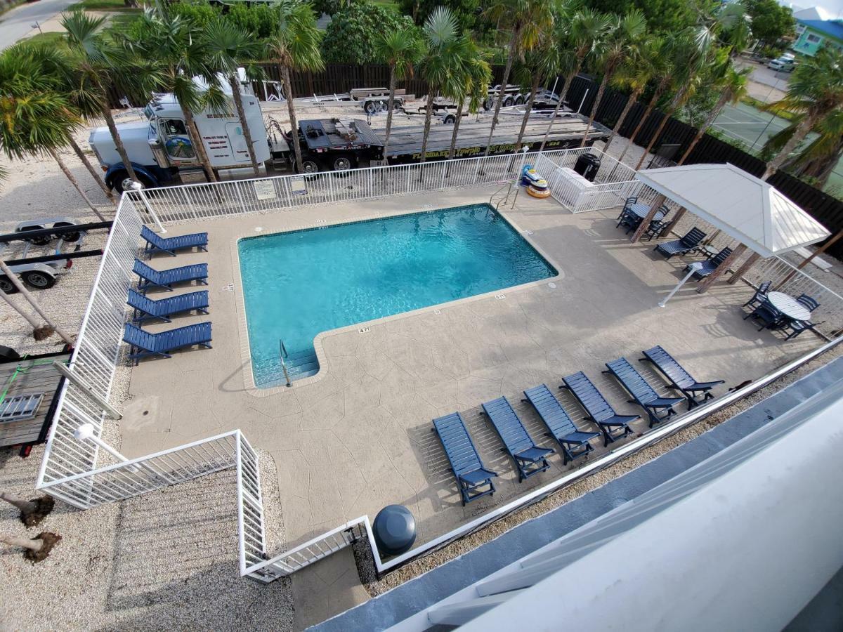 Knight'S Key Suites Маратон Экстерьер фото